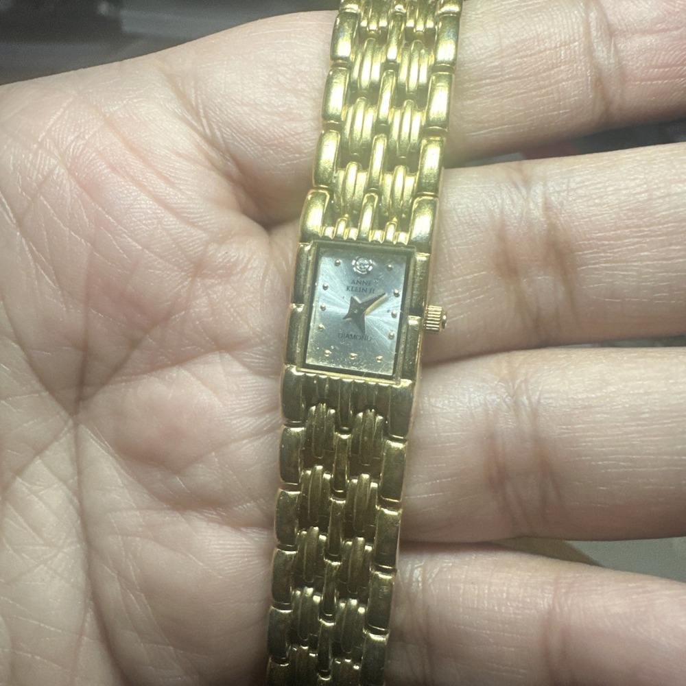 Working VTG Anne Klein Ladies Watch Fit 7in Gold Tone Quartz new battery 14mm